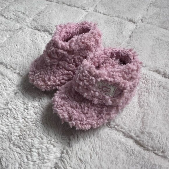 Ugg | shell curly faux fur Barbie Pink Baby Bixbee | Size 0/1 - Picture 2 of 7